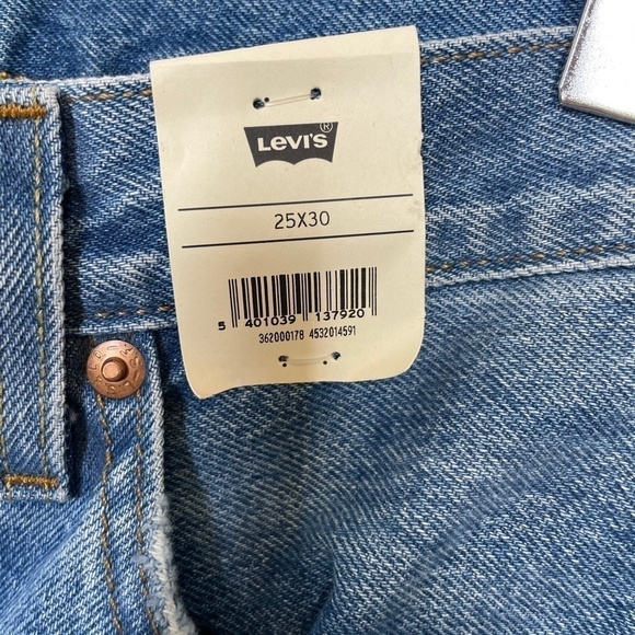 Levi's 501 Original Cropped Lightly Distressed Jeans 25x30 NWT - Picture 8 of 11